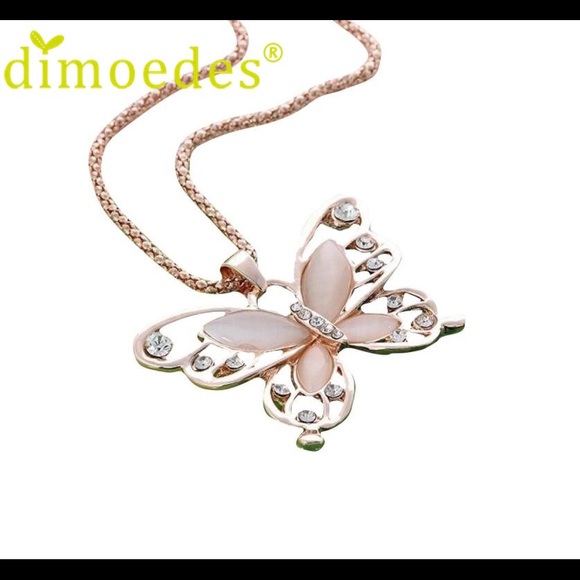 ❤️4 for $20 sale❤️ Beautiful butterfly necklace - Picture 3 of 3