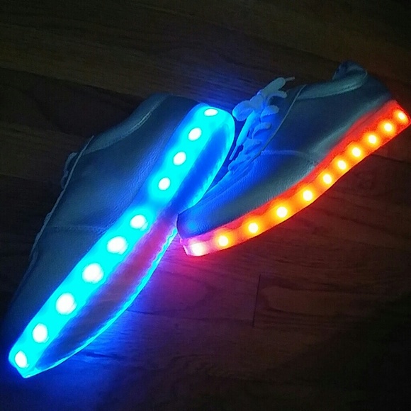 UNISEX LED LIGHT UP SILVER SNEAKERS