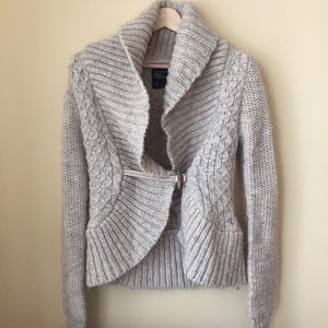 SALE ❄️American Eagle toggle sweater