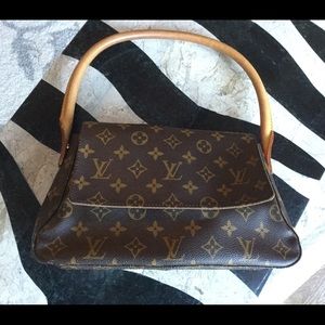 ⚡️SALE⚡️LOUIS VUITTON Mini Looping Bag!
