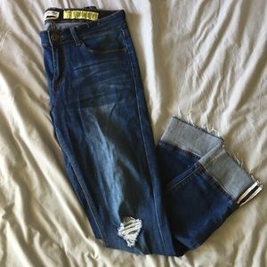 Distressed skinny jeans