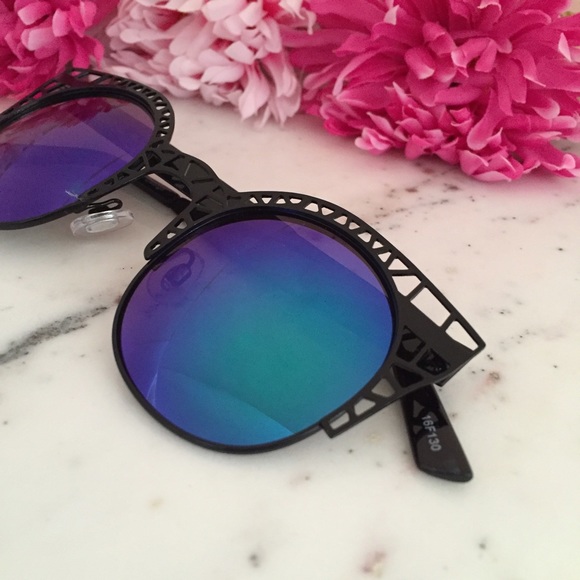 🆑 "Aurora" Sunglasses || Black & Green/Blue - Picture 3 of 6