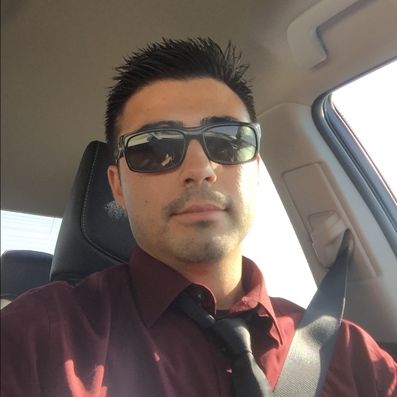 Meet your Posher, Carlos - Picture 1 of 1