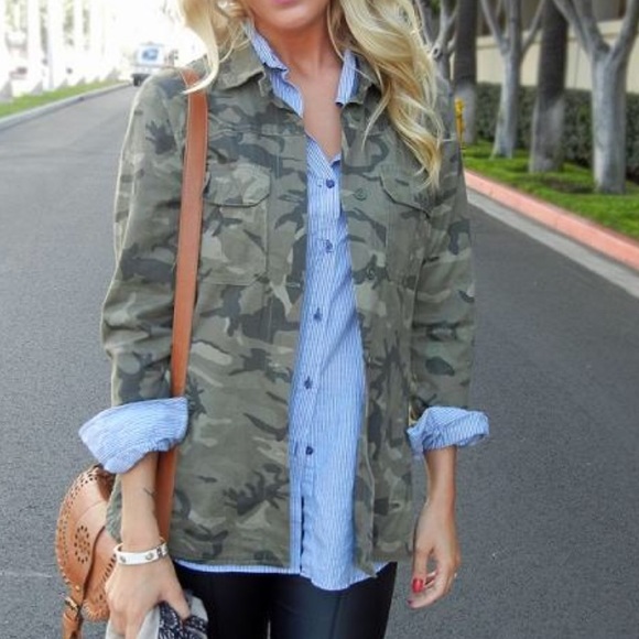 Tops - American eagle camouflage camo button up shirt