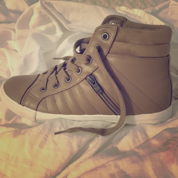 Just Fab shoes. In style Montra