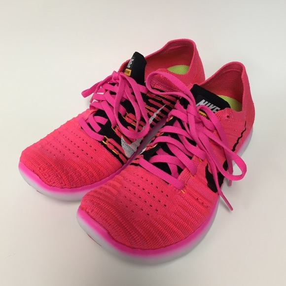 Nike Shoes - Nike Free Run Flyknit