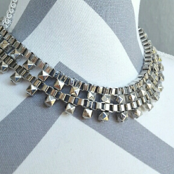 Classy silver collar necklace NWOT - Picture 3 of 4