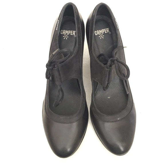 Camper stacked heel in black leather, worn once.