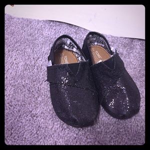 Toms toddler size 4/ cheetah size 4/5 rain boosts