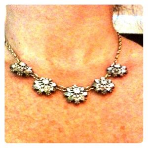I'm selling the mirabelle petite collar necklace