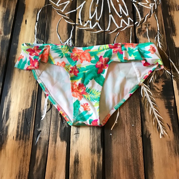 Bikini bottoms size Large