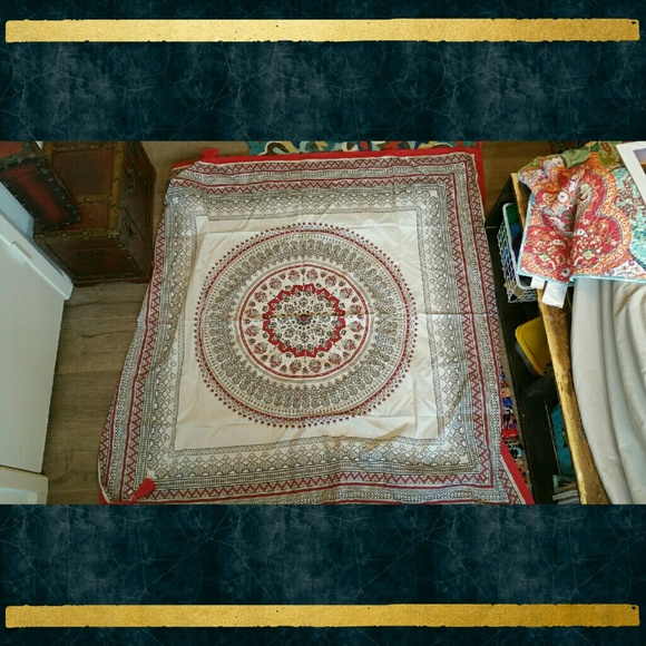 NWOT Square Mandala Tapestry
