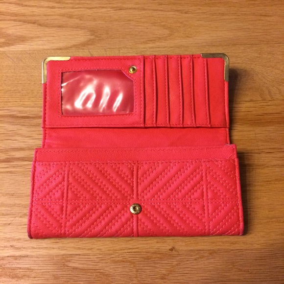 Quilted coral wallet - Picture 2 of 4