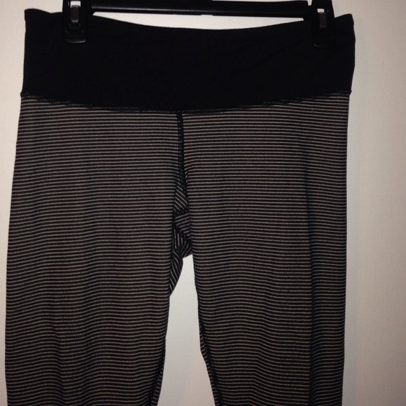 Lululemon Wonder Under pants. - Picture 2 of 4