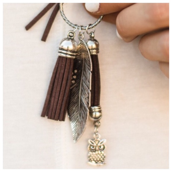 SUEDE BOHO NECKLACE WITH TASSEL FEATHER OWL - Picture 3 of 3