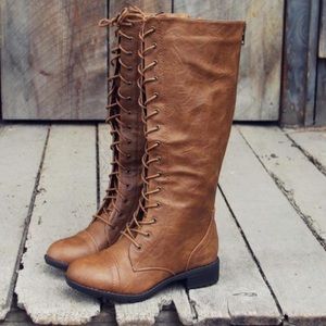 Noble Pine Lace-Up Boots
