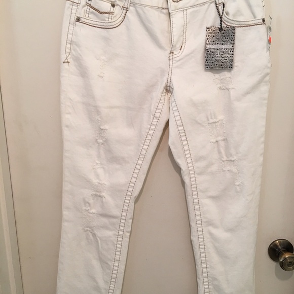 Almost Famous Jeans 👖