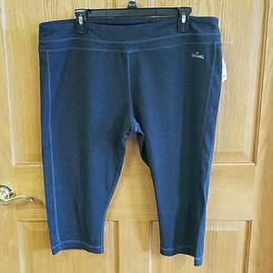 Women's athletic capris