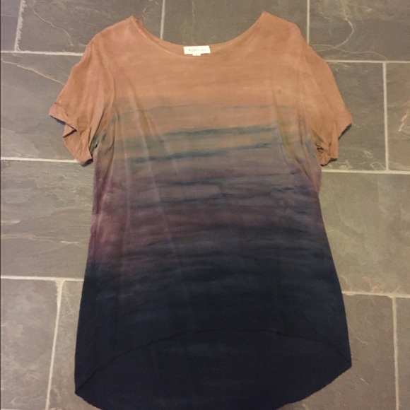 Buckle Tops - Ombré buckle t shirt