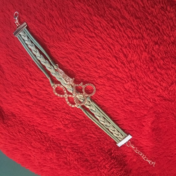 Hairstylist Bracelet - Picture 2 of 2