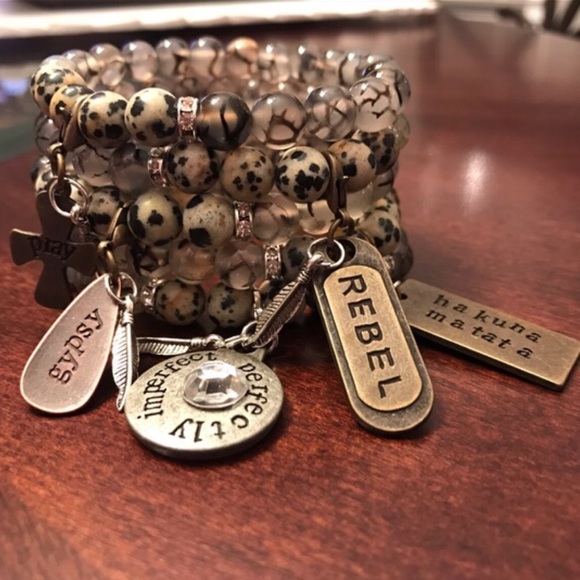 ⬇Agate Bead&CrystalmCharm Bracelet - Picture 2 of 3