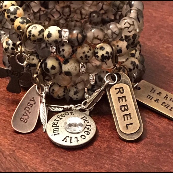 ⬇Agate Bead&CrystalmCharm Bracelet - Picture 3 of 3