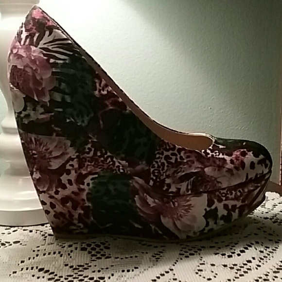 Wedge heels - Picture 1 of 4