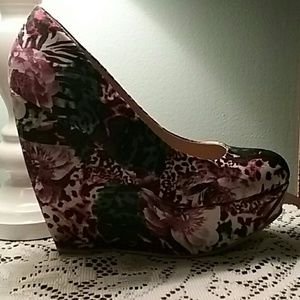 Wedge heels