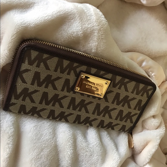 MICHAEL Michael Kors Logo Zip Continental Wallet