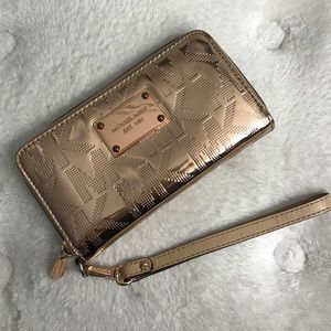 Michael Kors Wristlet in Rose Gold