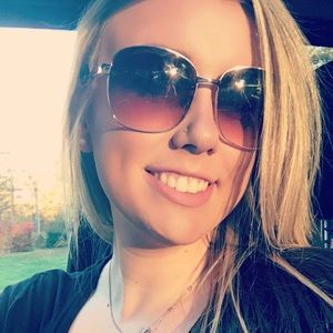 Meet your Posher, Devin