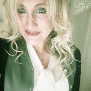 Meet your Posher, Carissa