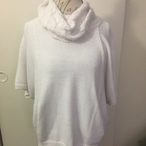 Knitted short sleeved turtleneck