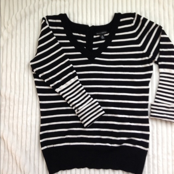 3/4 sleeve sweater, back button up