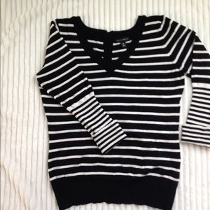 3/4 sleeve sweater, back button up