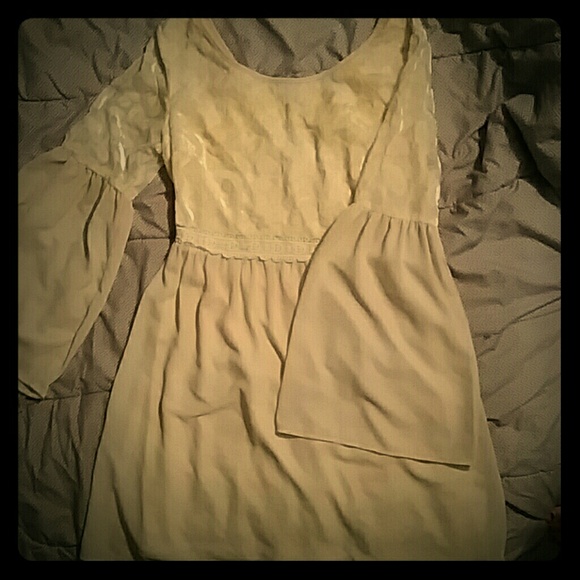 Cream long sleeved angle like dress