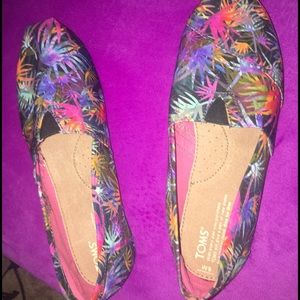 LIMITED EDITION TOMS💜💞😍