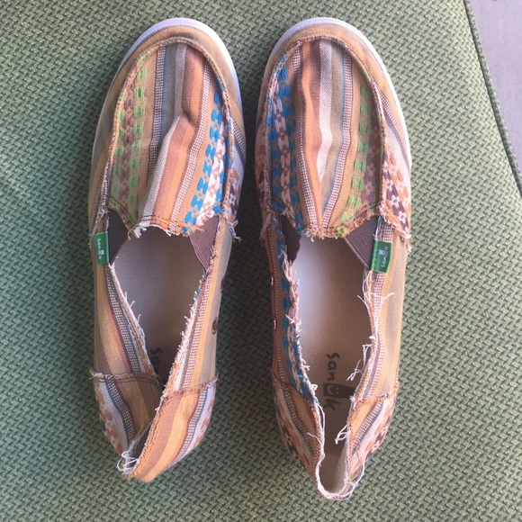 Sanuk yellow poncho sidewalk surfer sandals