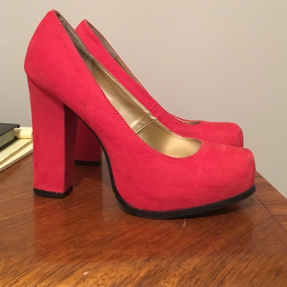 Red Pumps EUC