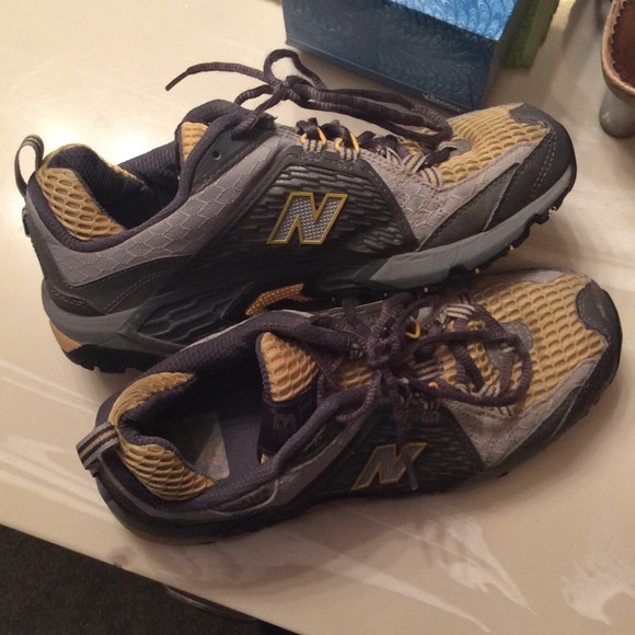 Women's new balance shoes