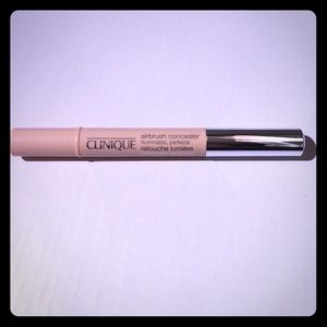 Clinique Airbrush Concealer in 04 Neutral Fair