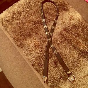 Dark brown leather &a silver stud western belt! Dark brown leather &a silver stud western belt!
