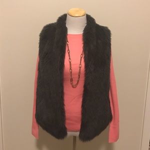💥Closet Clean Out!⚡️Beautiful gray fur vest