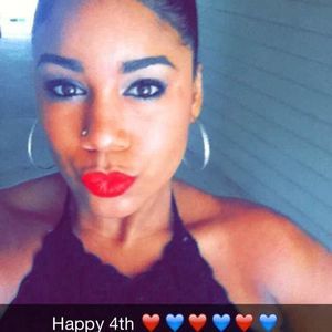 Meet your Posher, Demi