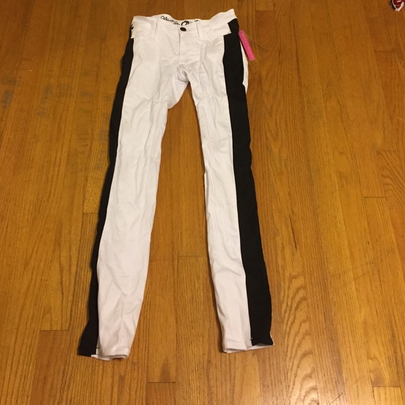 ALICE + OLIVIA White jeans size 2 NWT white/black