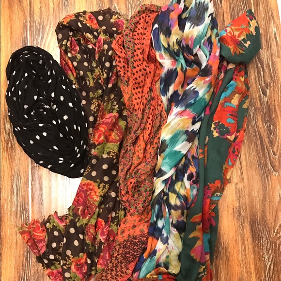 BUNDLE of scarves