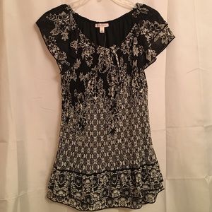 NWT Black and beige patterned short sleeve shirt