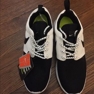 Nike Rosh Run White / Black