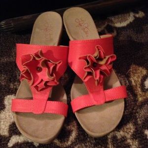 Like-new coral Life Stride sandals, 8.5