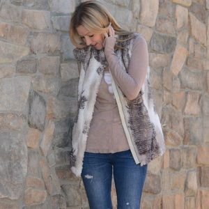 Cabi Aspen Vest -
Polyester faux fur